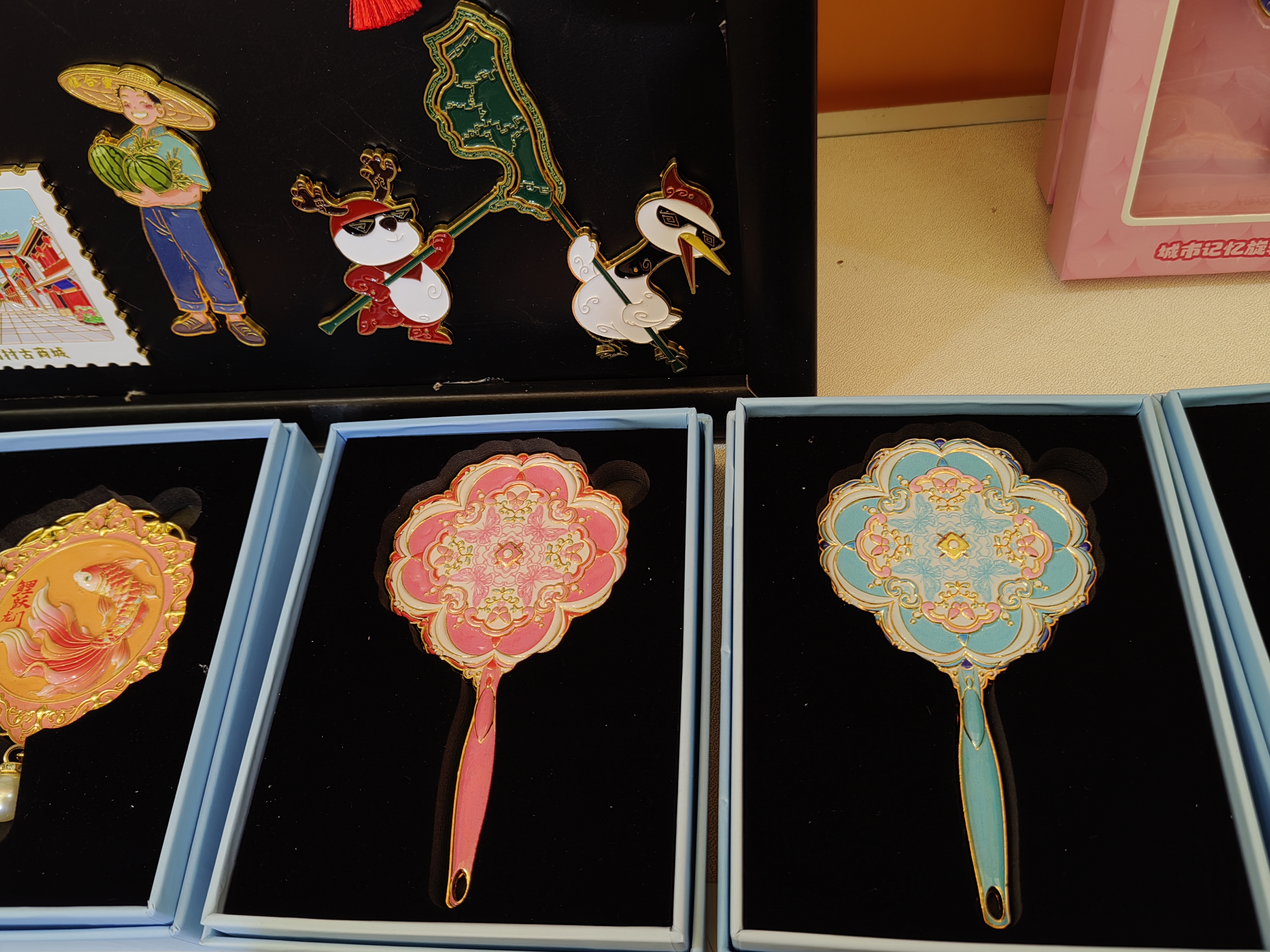 সাংহাই নিউ ইন্টারন্যাশনাল এক্সপো সেন্টারে বনি ক্রাফট বিভিন্ন রেফ্রিজারেটর ম্যাগনেট প্রদর্শন করে